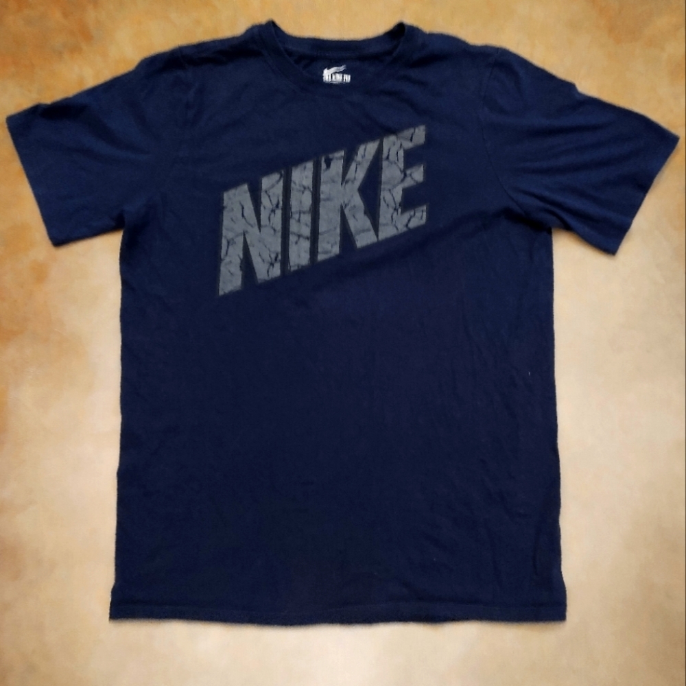 Nike t-shirt Nike graphic used size XL athletic cut